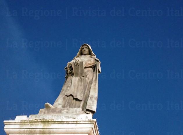 Giordano Bruno e quei palazzi di Campo de’ fiori rialzati per nascondere l’onta